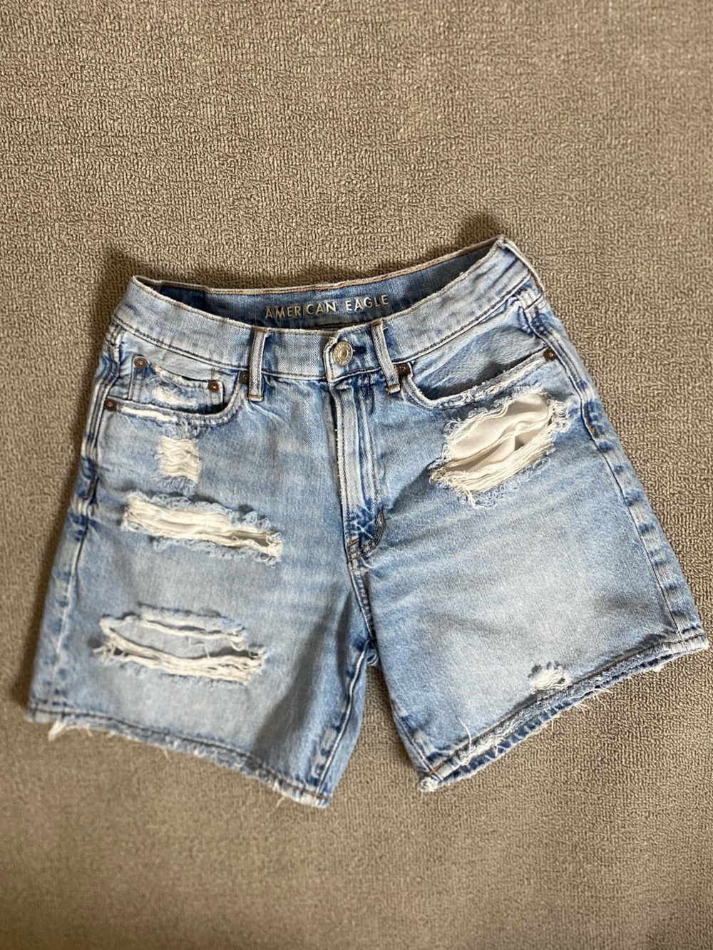 American Eagle 90โs Boyfriend Distressed Denim Shorts 6โ Inseam - Picture 1 of 7